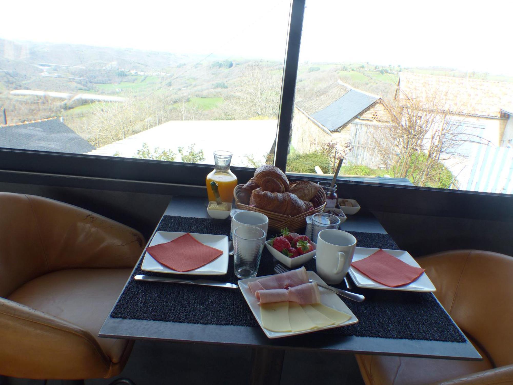 Louradou-Sur-Ciel Bed & Breakfast Jouqueviel Exterior photo