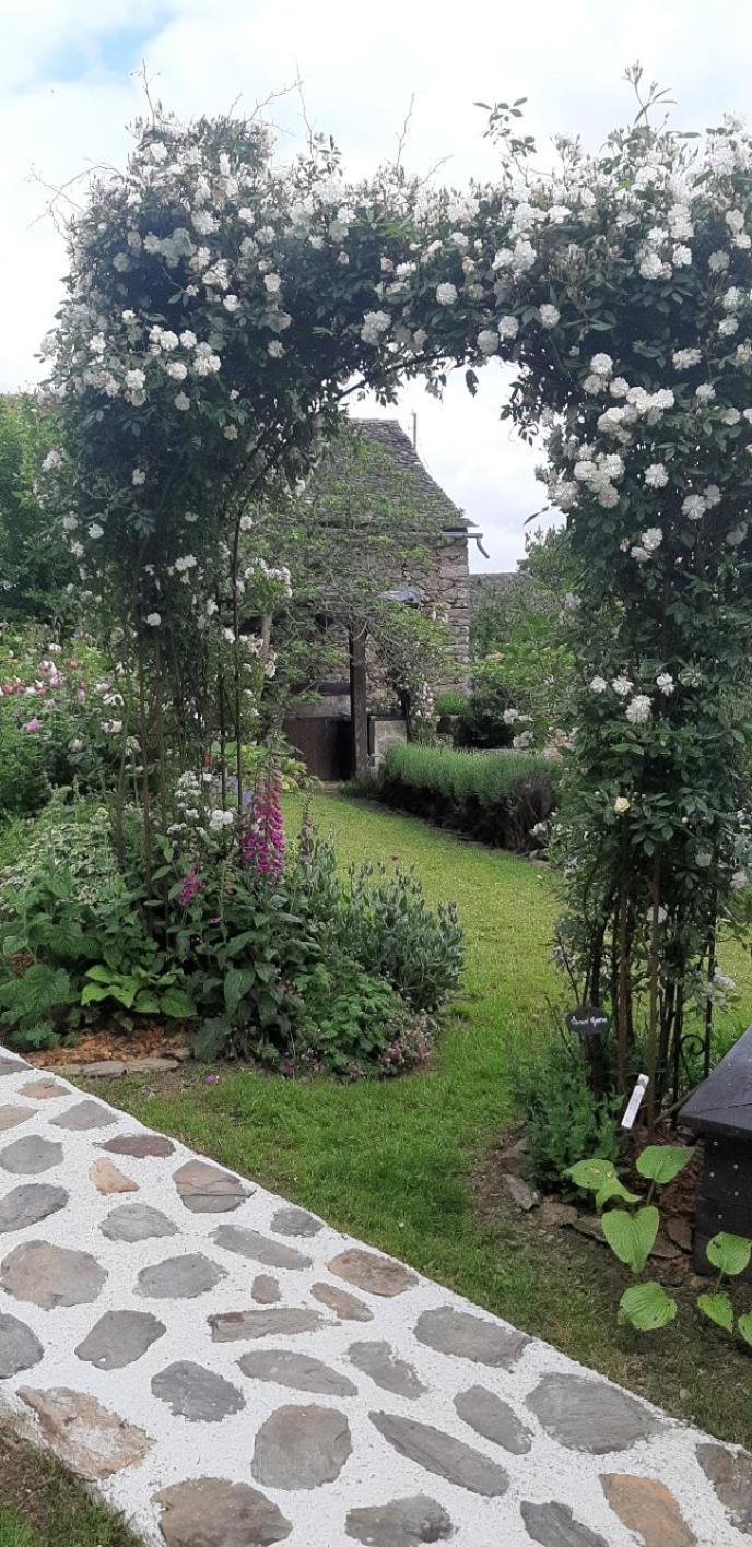 Louradou-Sur-Ciel Bed & Breakfast Jouqueviel Exterior photo